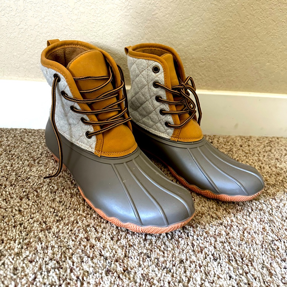 Women’s duck boots